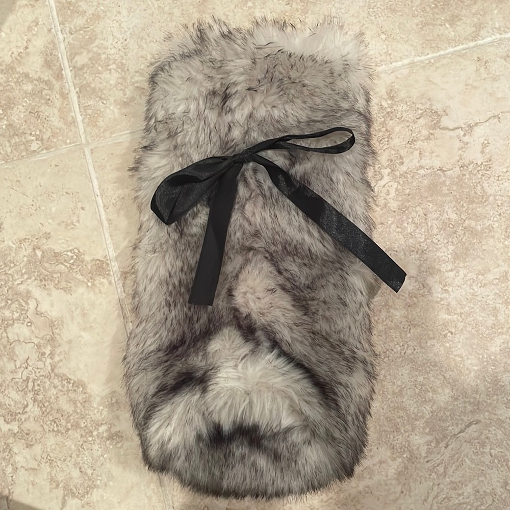 Wine bottle holder/wrapping